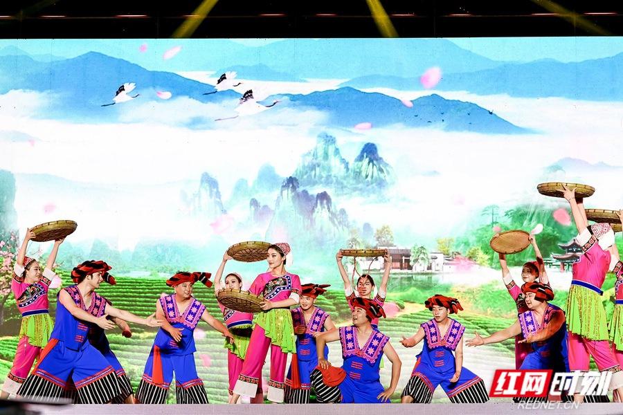 2023年夏季鄉(xiāng)村文化旅游節(jié)暨省夏季“村晚”示范展示活動(dòng)開幕