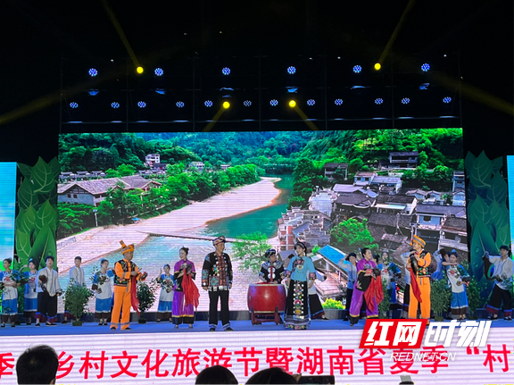 ?。ㄏ募荆┼l(xiāng)村文化旅游節(jié)暨夏季“村晚”示范展示活動(dòng)開幕