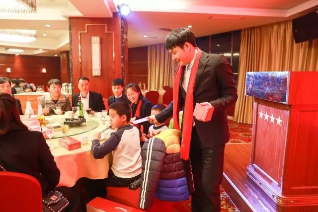 公司年會(huì)活動(dòng)_年會(huì)活動(dòng)公司名字大全_公司年會(huì)活動(dòng)游戲