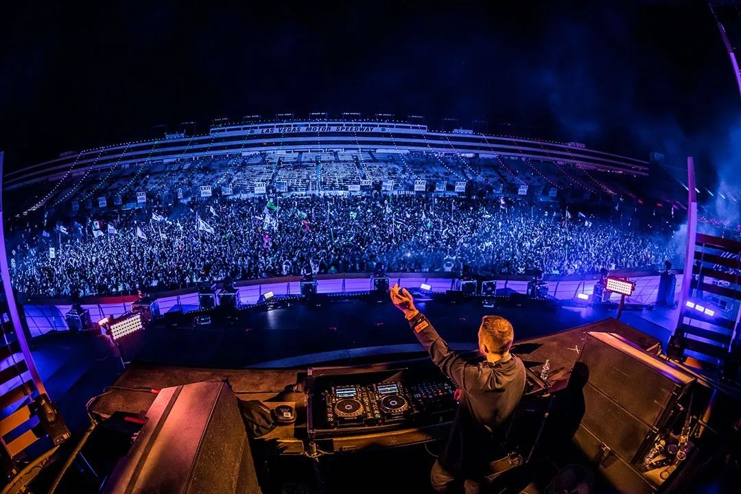 舞臺布置低成本_舞臺布置費(fèi)用預(yù)算_布置舞臺成本低嗎