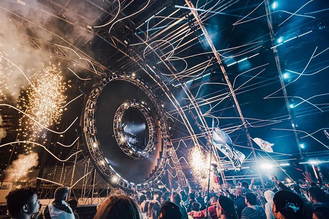 舞臺布置費(fèi)用預(yù)算_舞臺布置低成本_布置舞臺成本低嗎