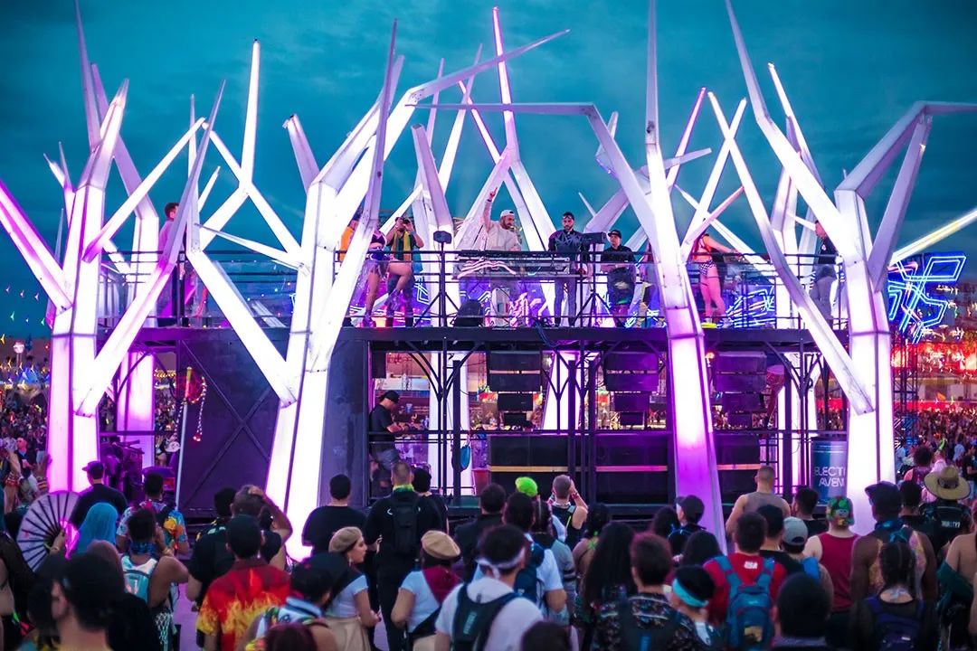 布置舞臺成本低嗎_舞臺布置低成本_舞臺布置費(fèi)用預(yù)算