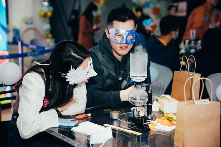 “蓉彩煥發(fā)濃情三月戀愛正當(dāng)時(shí)”