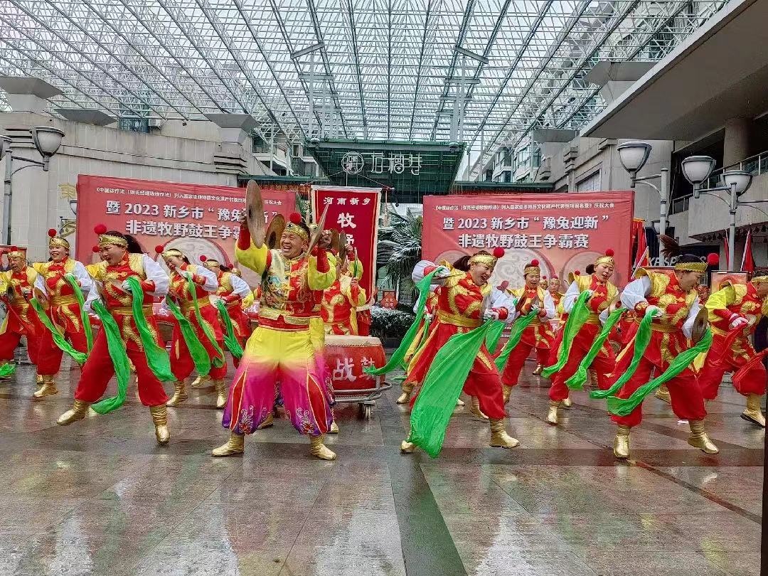 贈(zèng)送春聯(lián)_2013年春節(jié)免費(fèi)書寫贈(zèng)春聯(lián)活動(dòng)策劃書_寫春聯(lián)送春聯(lián)宣傳