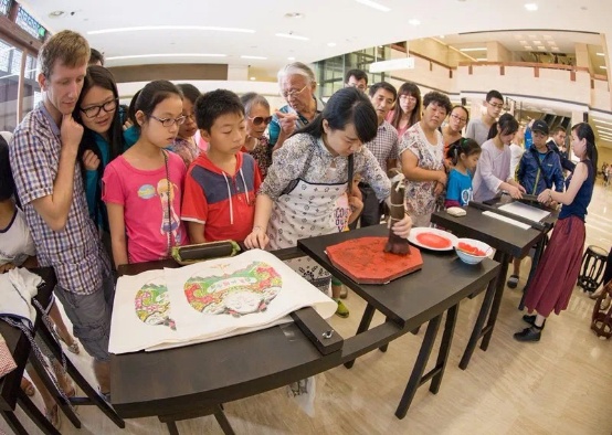 2013年春節(jié)免費書寫贈春聯(lián)活動策劃書_贈送春聯(lián)_贈春聯(lián)主題