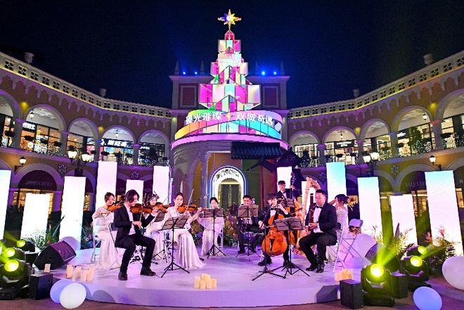 成都佛羅倫薩小鎮(zhèn)六周年慶典：奇遇雙城，意享周年，狂歡雙旦