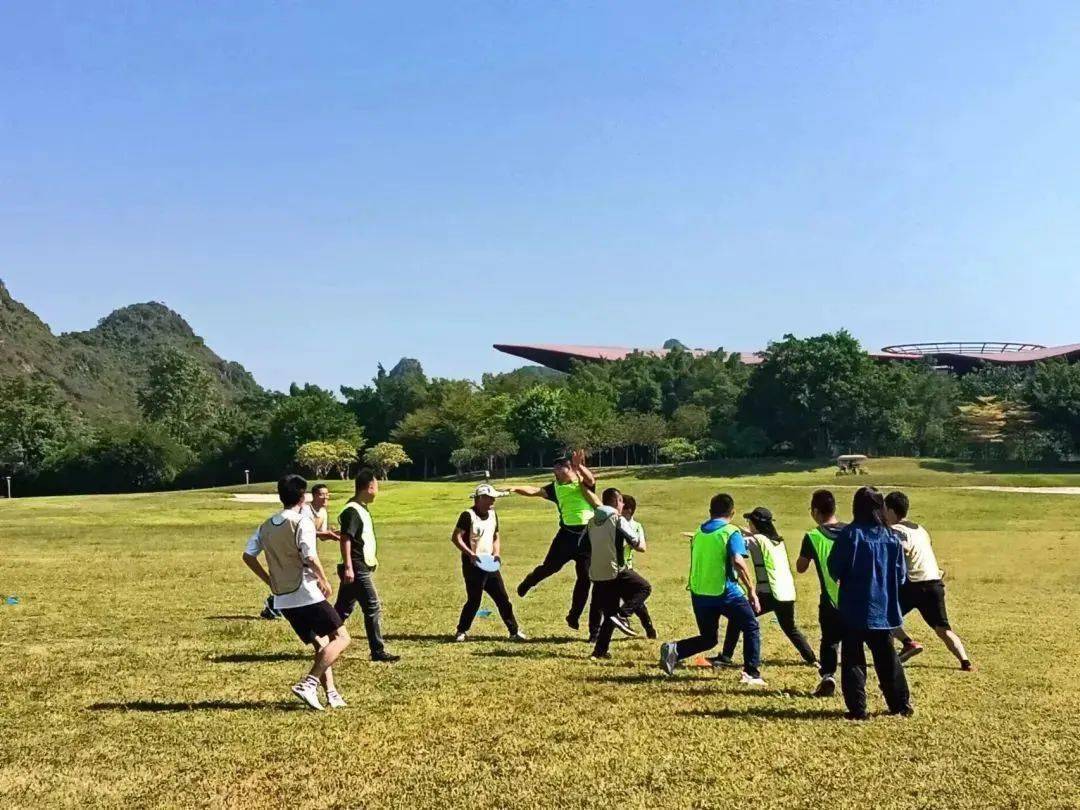 逃離城市，來花花大世界體驗(yàn)精致露營+游園會團(tuán)建玩法，釋放壓力，感受快樂