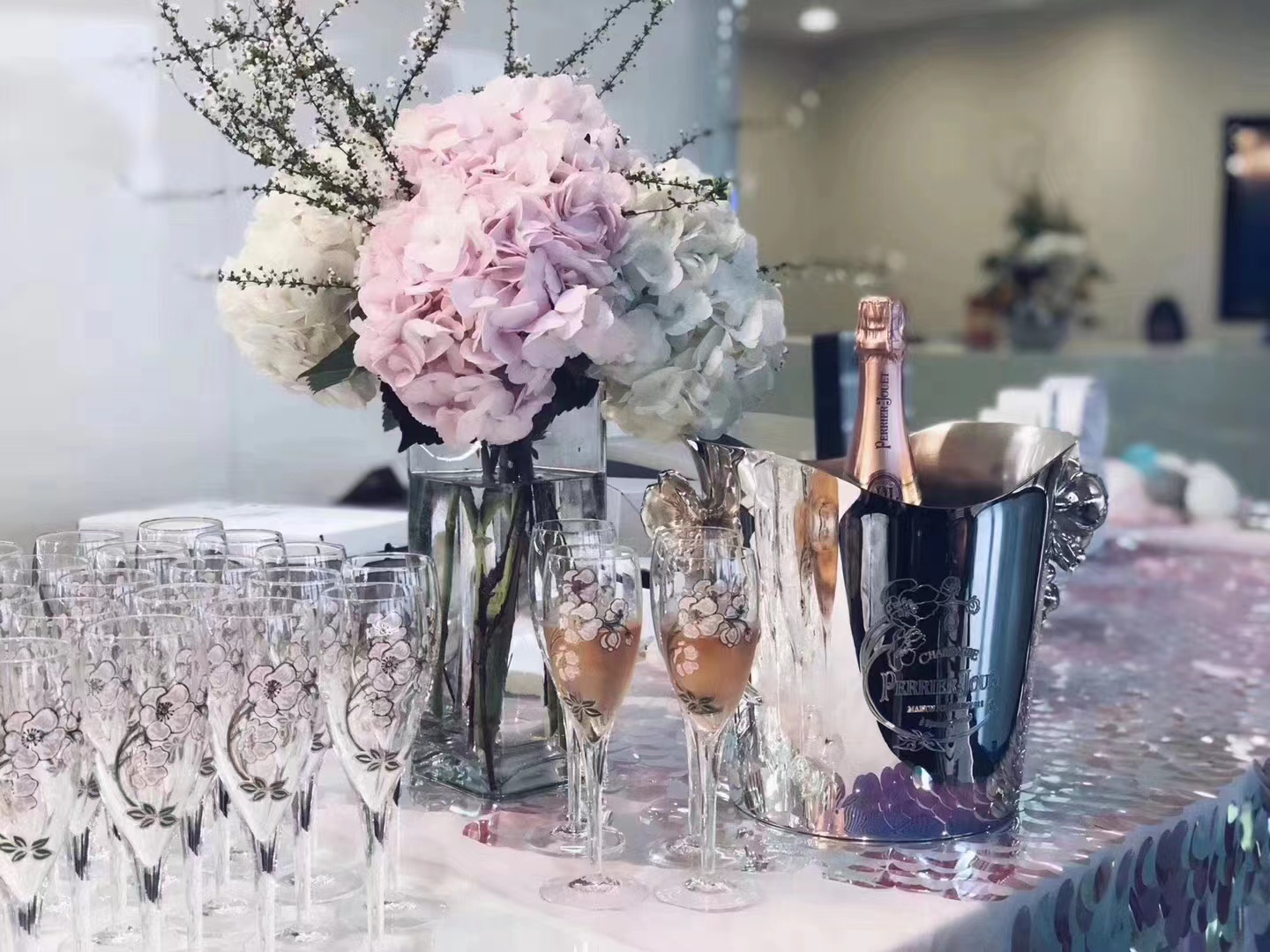 如何成功舉辦商務(wù)酒會活動？從策劃到執(zhí)行的全面指南與巴黎之花品鑒酒會案例分享