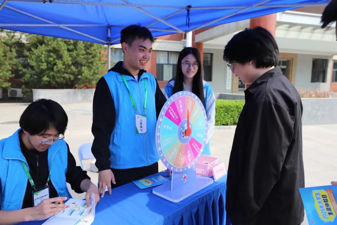 大學(xué)生活動(dòng)策劃書格式及范文_2025年生涯規(guī)劃教育_大學(xué)生生涯體驗(yàn)日活動(dòng)