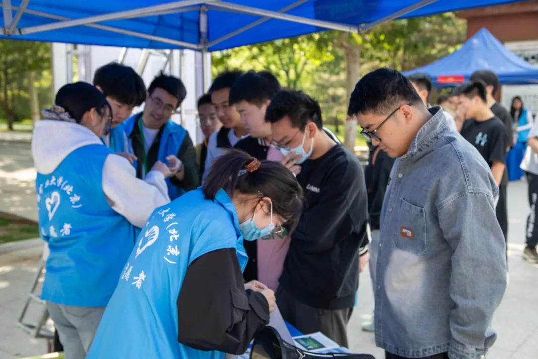 2025年生涯規(guī)劃教育_大學(xué)生生涯體驗(yàn)日活動(dòng)_大學(xué)生活動(dòng)策劃書格式及范文