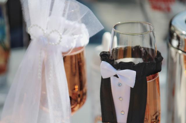 婚慶慶典講話稿：感恩親友見(jiàn)證，祝兒子兒媳新婚百年幸福