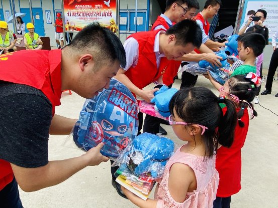 公司六一兒童節(jié)活動(dòng)_中建五局總承包公司福建分公司六一關(guān)愛(ài)送溫暖_承包你的幸福志愿關(guān)愛(ài)主題黨日活動(dòng)